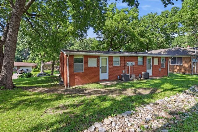10819 E Westport Road, Independence, MO 64052