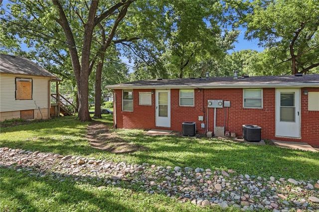 10819 E Westport Road, Independence, MO 64052