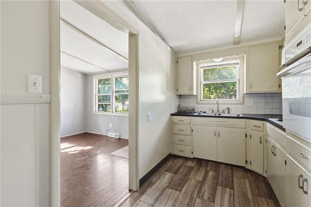 10819 E Westport Road, Independence, MO 64052