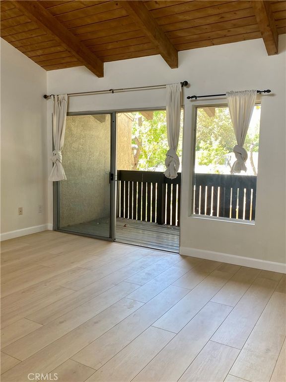 18350 Hatteras 224, Tarzana, CA 91356 — photo 3