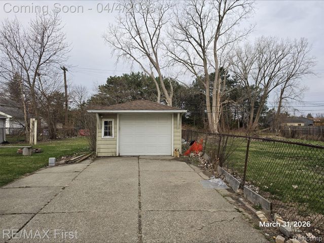 25595 Wiseman Street, Roseville, MI 48066