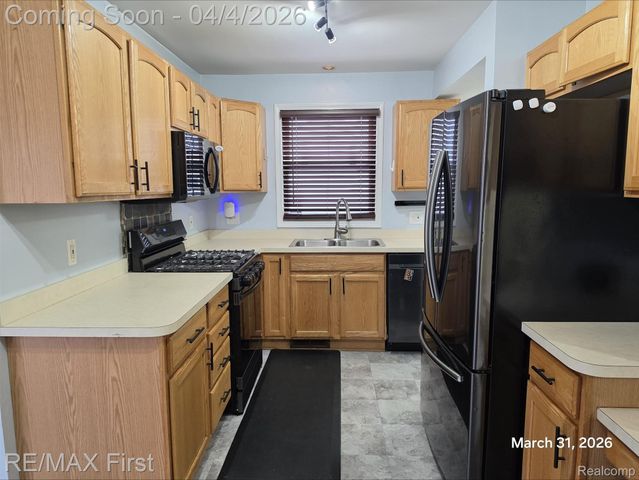 25595 Wiseman Street, Roseville, MI 48066