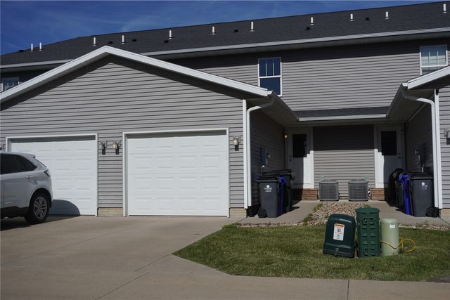 2208 Tranquil Court NW, Cedar Rapids, IA 52405