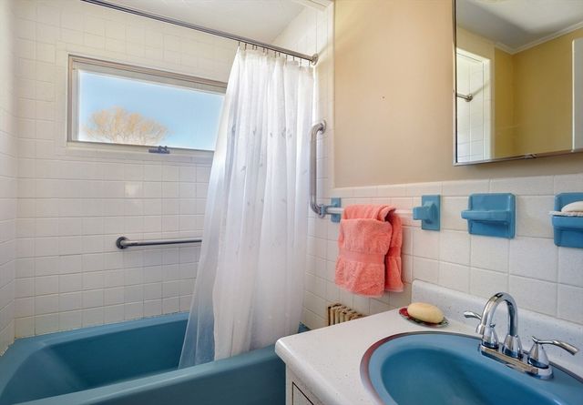 18 Valley Beach Ave, Hull, MA 02045