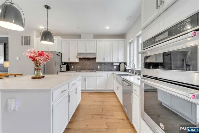 7 Ambrosia Court 107, Livingston, NJ 07039