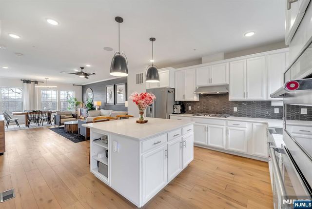 7 Ambrosia Court 107, Livingston, NJ 07039