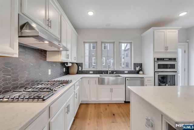 7 Ambrosia Court 107, Livingston, NJ 07039