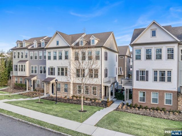 7 Ambrosia Court 107, Livingston, NJ 07039