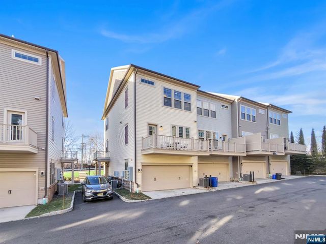 7 Ambrosia Court 107, Livingston, NJ 07039