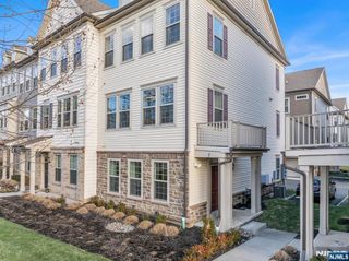 7 Ambrosia Court 107, Livingston, NJ 07039