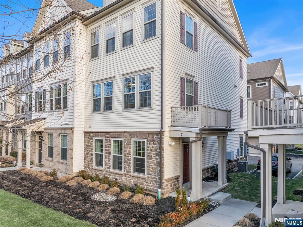 7 Ambrosia Court 107, Livingston, NJ 07039