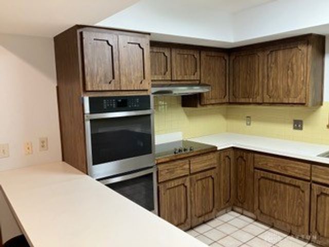 701 E Schantz Avenue, Oakwood, OH 45419