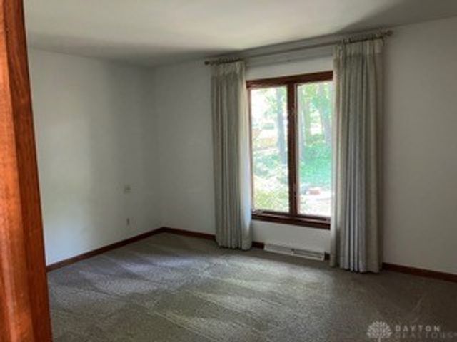 701 E Schantz Avenue, Oakwood, OH 45419