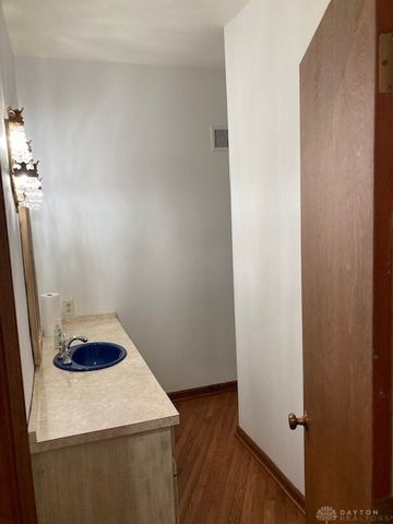 701 E Schantz Avenue, Oakwood, OH 45419