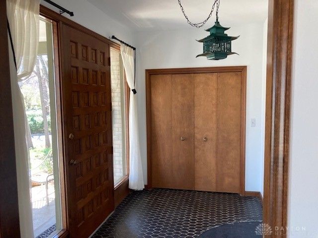 701 E Schantz Avenue, Oakwood, OH 45419