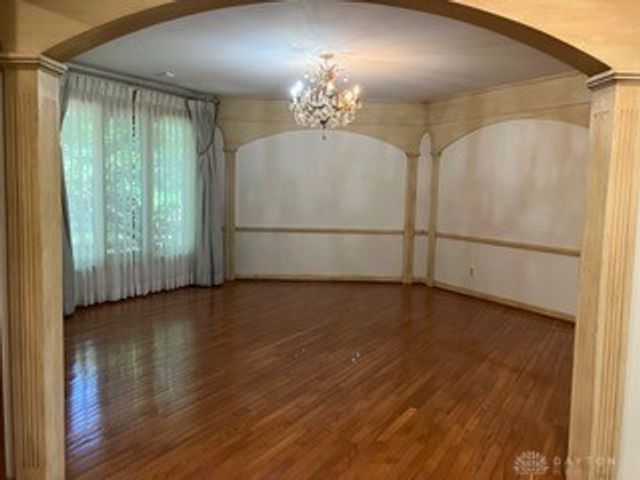 701 E Schantz Avenue, Oakwood, OH 45419