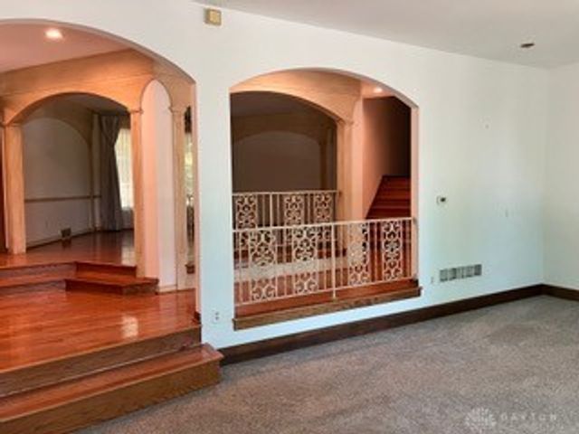 701 E Schantz Avenue, Oakwood, OH 45419