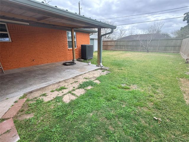 2330 Hillshire Drive, Deer Park, TX 77536