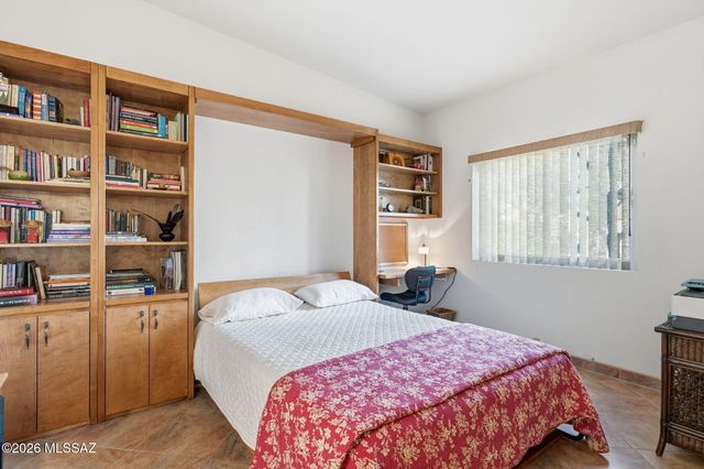 679 W Sunlight Lane, Tucson, AZ 85704