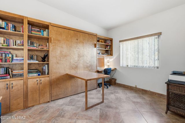 679 W Sunlight Lane, Tucson, AZ 85704