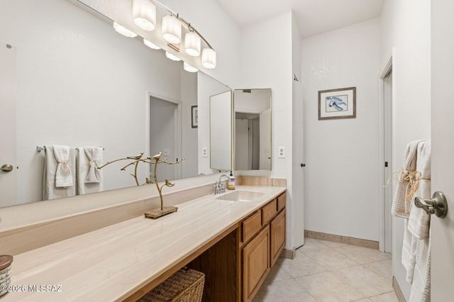 679 W Sunlight Lane, Tucson, AZ 85704