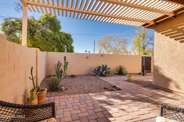 679 W Sunlight Lane, Tucson, AZ 85704