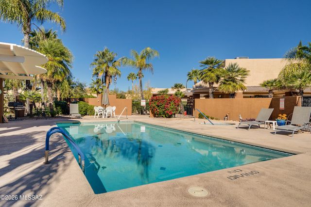 679 W Sunlight Lane, Tucson, AZ 85704