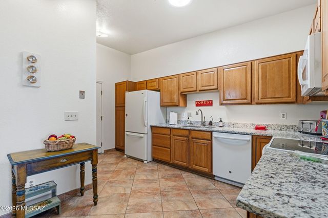 679 W Sunlight Lane, Tucson, AZ 85704