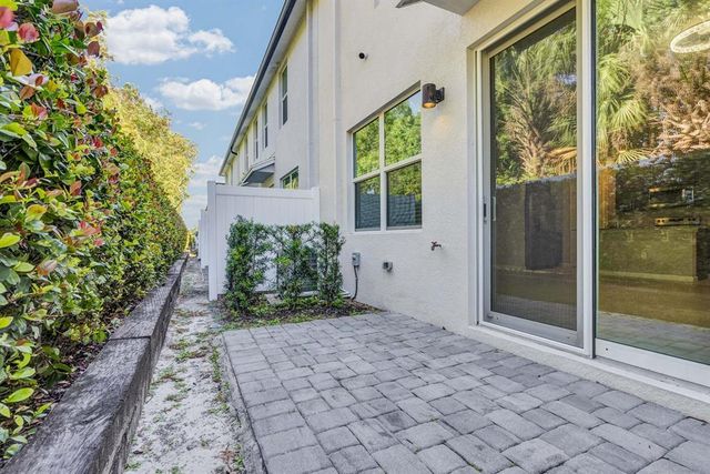 5659 Enclave Drive, Mangonia Park, FL 33407