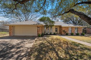 209 Hidden Meadow Drive, Hewitt, TX 76643
