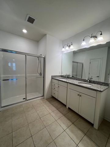 110 Trotter Rd 2310, Weymouth, MA 02190