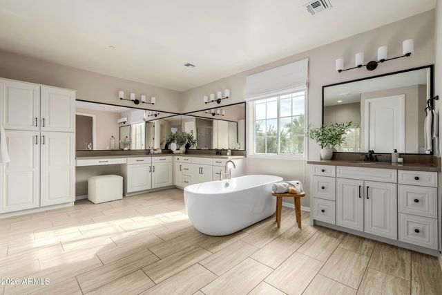 2931 E MADISON VISTAS Drive, Phoenix, AZ 85016