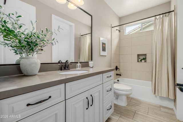 2931 E MADISON VISTAS Drive, Phoenix, AZ 85016