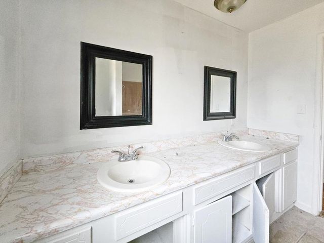 2416 Roble Avenue, Modesto, CA 95354