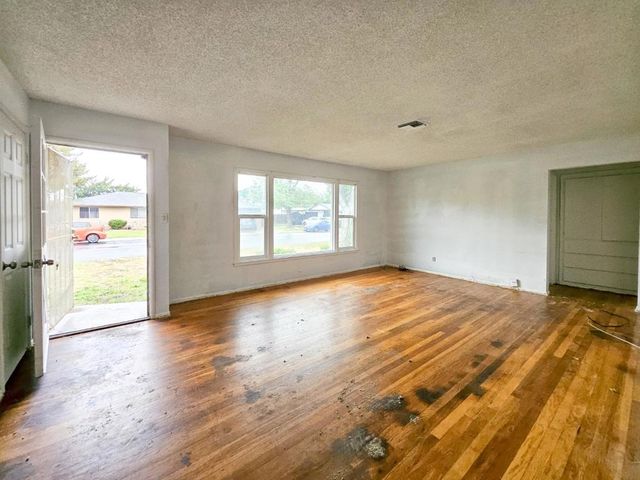 2416 Roble Avenue, Modesto, CA 95354