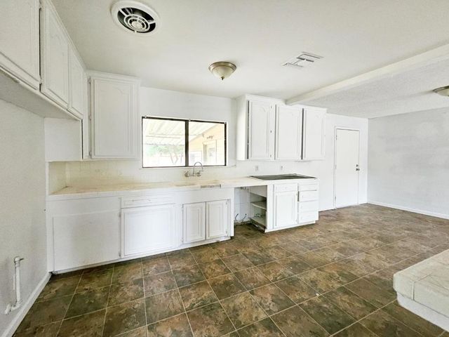 2416 Roble Avenue, Modesto, CA 95354