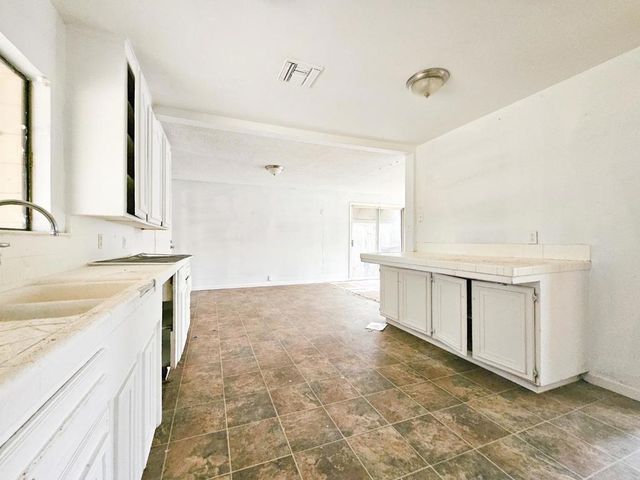 2416 Roble Avenue, Modesto, CA 95354