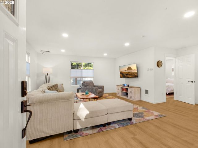 84937 S Roosevelt Dr, Seaside, OR 97138