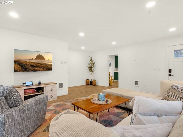 84937 S Roosevelt Dr, Seaside, OR 97138