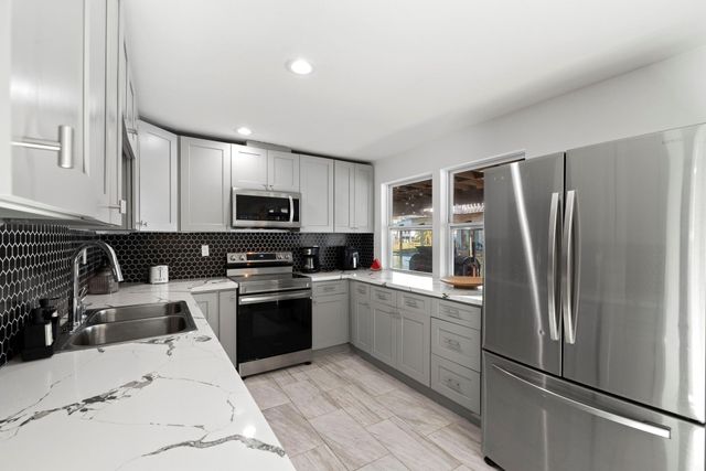 16643 Bermuda Way, Galveston, TX 77554