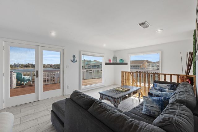 16643 Bermuda Way, Galveston, TX 77554