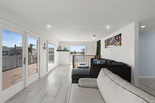 16643 Bermuda Way, Galveston, TX 77554