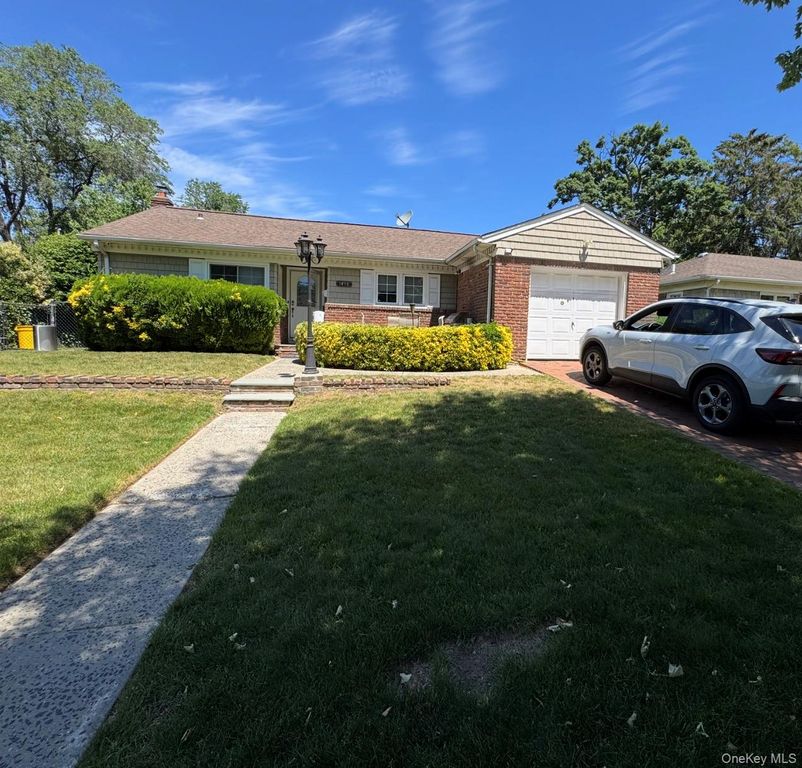 1498 Kew Avenue, Hewlett, NY 11557