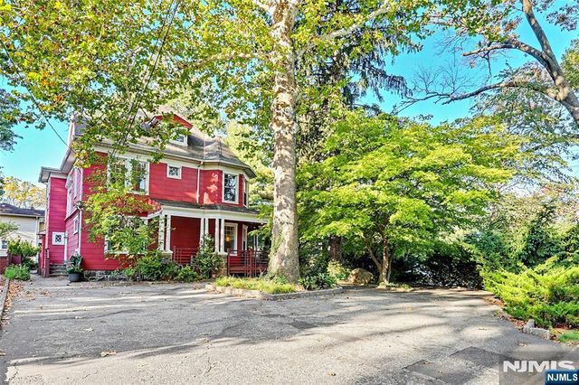 205 Grand Avenue, Leonia, NJ 07605