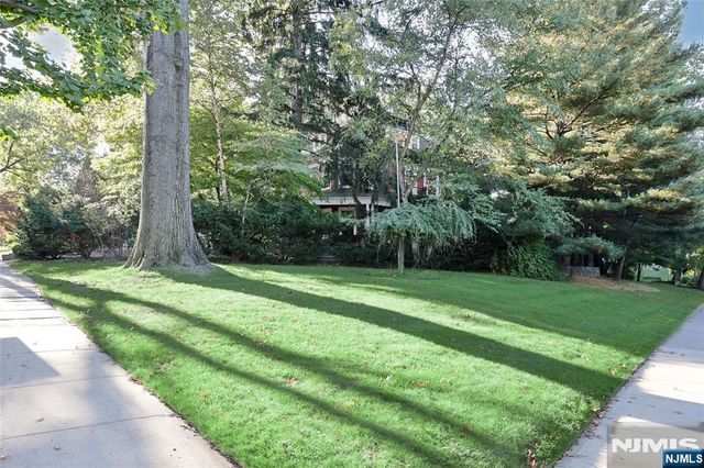 205 Grand Avenue, Leonia, NJ 07605