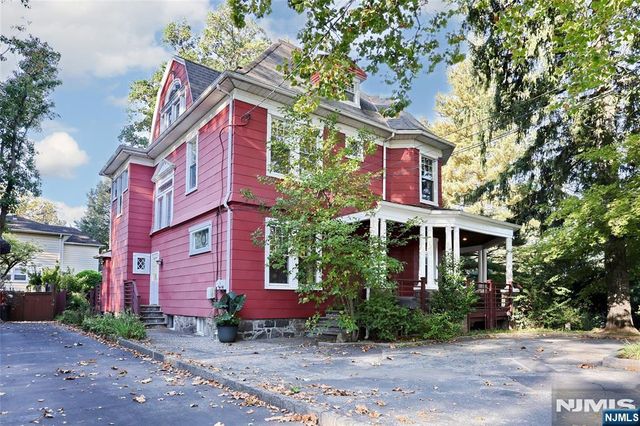 205 Grand Avenue, Leonia, NJ 07605