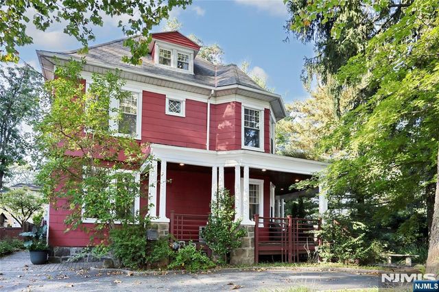 205 Grand Avenue, Leonia, NJ 07605