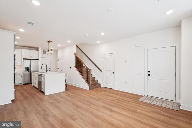 19820 LAVENDER DUST SQ, Ashburn, VA 20147