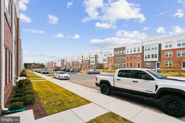 19820 LAVENDER DUST SQ, Ashburn, VA 20147