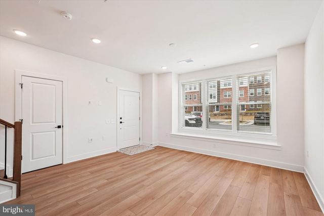 19820 LAVENDER DUST SQ, Ashburn, VA 20147